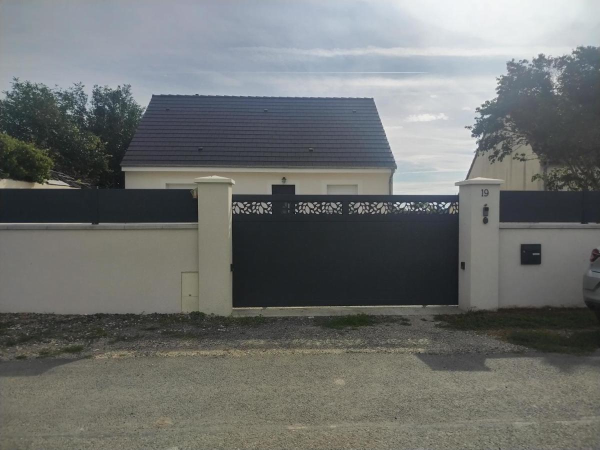 Petite Maison Au Calme Poupry Buitenkant foto